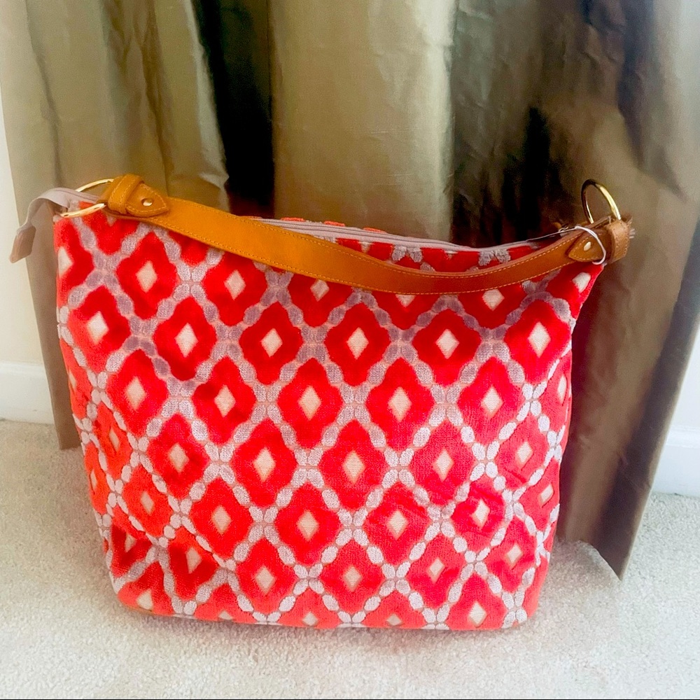 Glenda Geis shoulder bag beautiful salmon color. Brown leather strap. Like new.